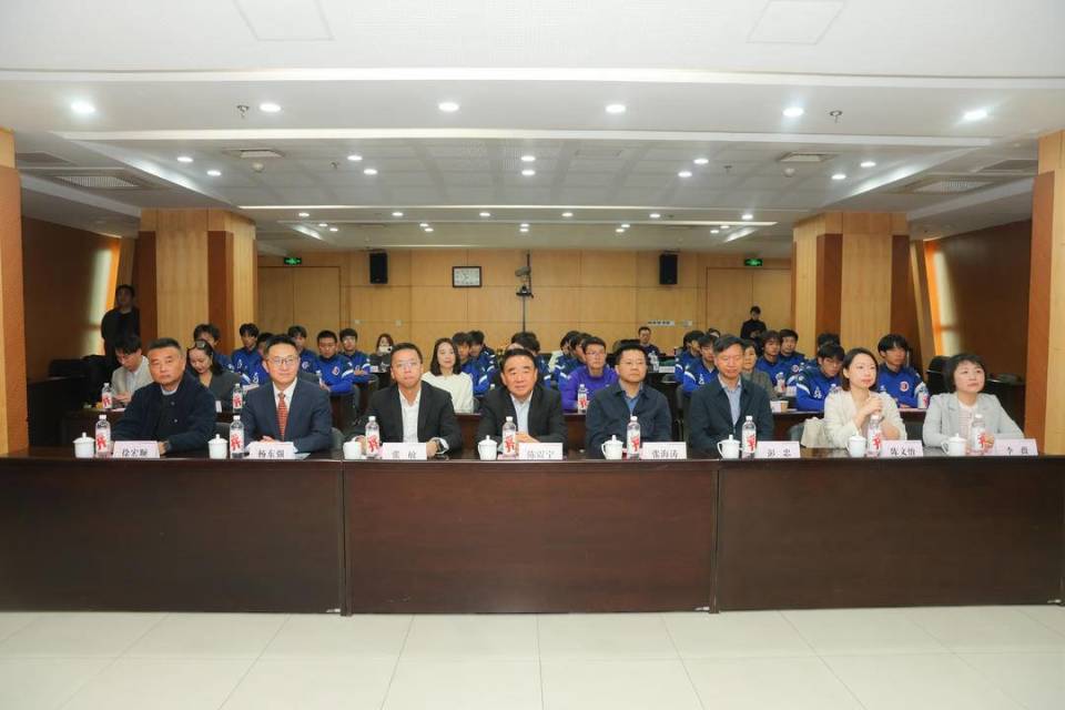 育事业高质, 总经理兼首